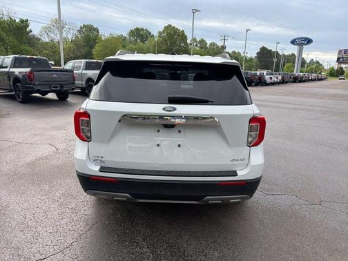 Oxford White 2024 Ford Explorer XLT