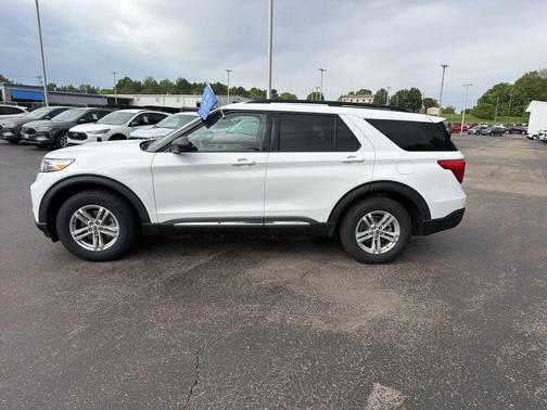 Oxford White 2024 Ford Explorer XLT