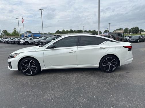 Pearl White Tricoat 2023 Nissan Altima SR FWD