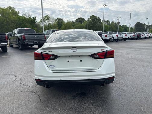 Pearl White Tricoat 2023 Nissan Altima SR FWD