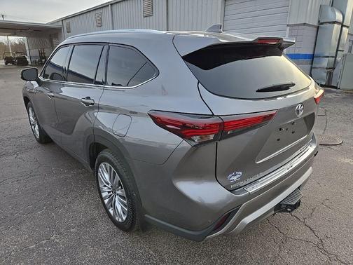 2025 Toyota Highlander Platinum