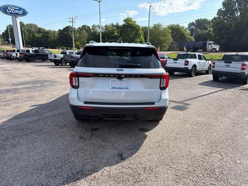 Space White Metallic 2026 Ford Explorer Active