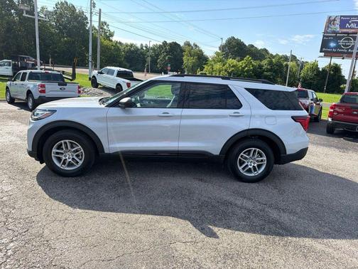 Space White Metallic 2026 Ford Explorer Active