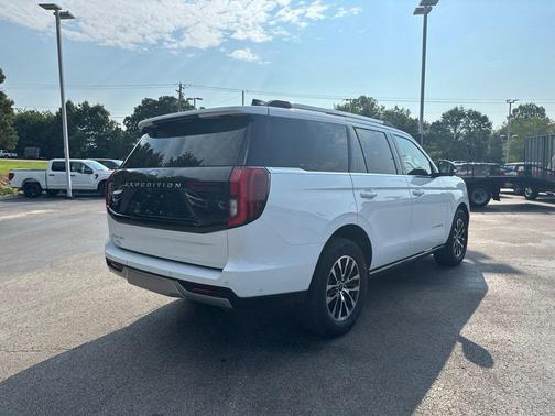 Oxford White 2025 Ford Expedition Platinum
