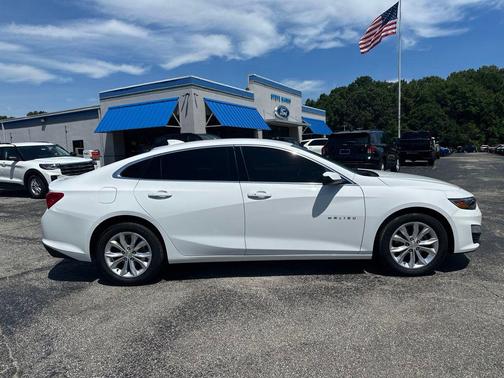Summit White 2023 Chevrolet Malibu FWD 1LT