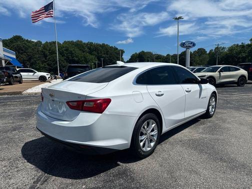 Summit White 2023 Chevrolet Malibu FWD 1LT