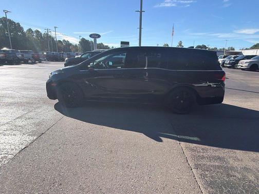 Crystal Black Pearl 2025 Honda Odyssey Sport-L