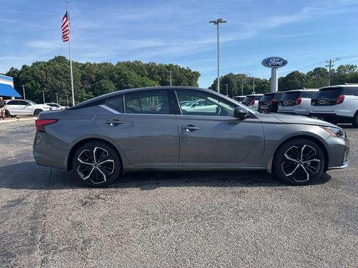 Gun Metallic 2024 Nissan Altima SR FWD