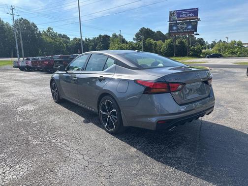 Gun Metallic 2024 Nissan Altima SR FWD