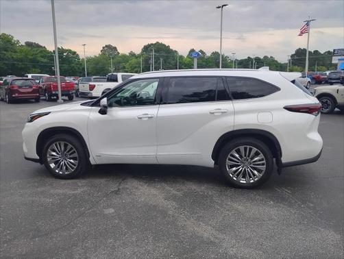 2024 Toyota Highlander Hybrid Platinum