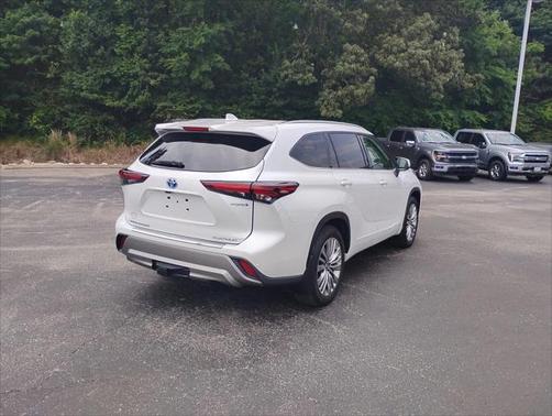2024 Toyota Highlander Hybrid Platinum