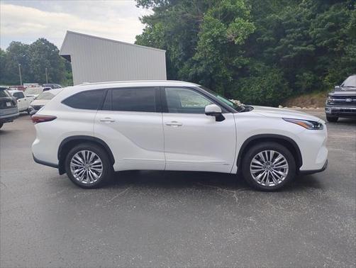 2024 Toyota Highlander Hybrid Platinum