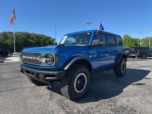 Velocity Blue Metallic 2023 Ford Bronco Badlands