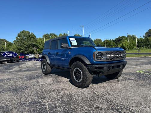 Velocity Blue Metallic 2023 Ford Bronco Badlands