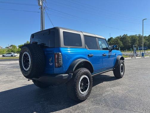 Velocity Blue Metallic 2023 Ford Bronco Badlands