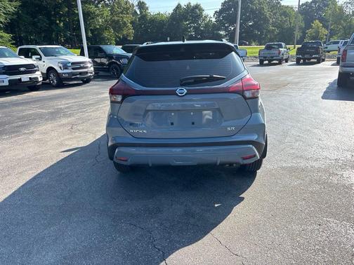 Boulder Gray Pearl 2021 Nissan Kicks SR