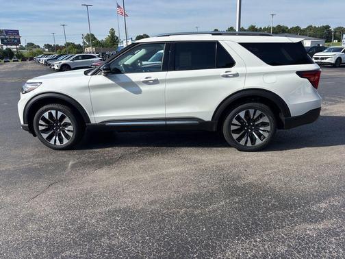 Star White Metallic Tri-Coat 2026 Ford Explorer Platinum