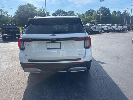 Star White Metallic Tri-Coat 2026 Ford Explorer Platinum