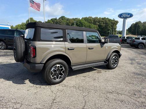 Marsh Gray 2026 Ford Bronco Outer Banks