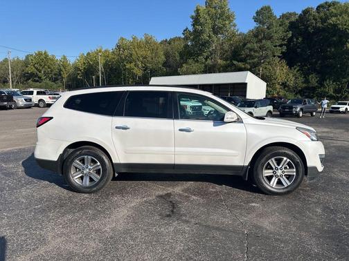 2017 Chevrolet Traverse 2LT