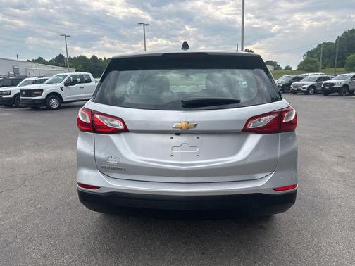 Silver Ice Metallic 2019 Chevrolet Equinox LS