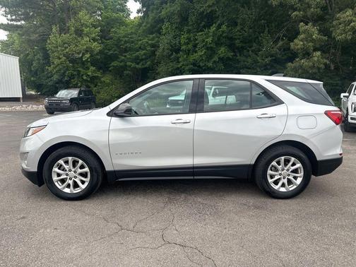 Silver Ice Metallic 2019 Chevrolet Equinox LS