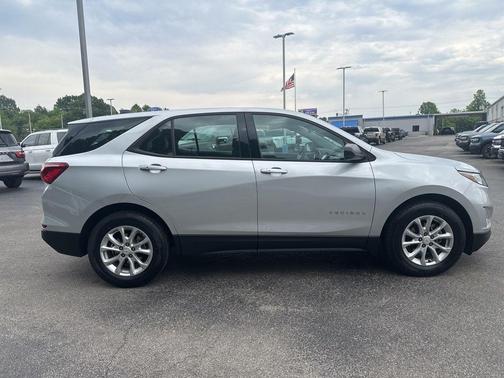 Silver Ice Metallic 2019 Chevrolet Equinox LS