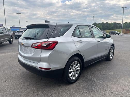 Silver Ice Metallic 2019 Chevrolet Equinox LS