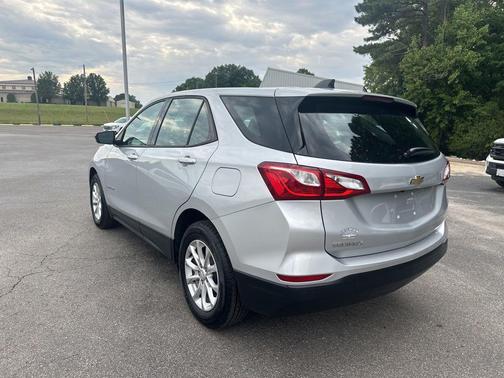 Silver Ice Metallic 2019 Chevrolet Equinox LS