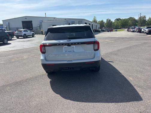 Space White Metallic 2026 Ford Explorer Active