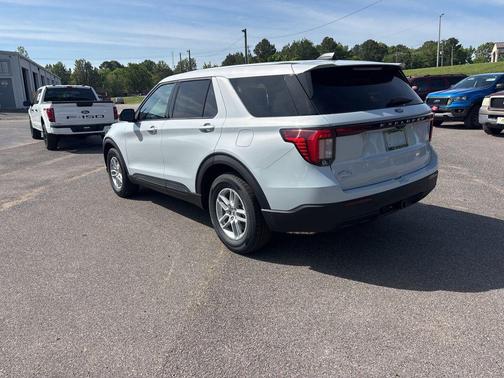 Space White Metallic 2026 Ford Explorer Active