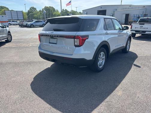 Space White Metallic 2026 Ford Explorer Active