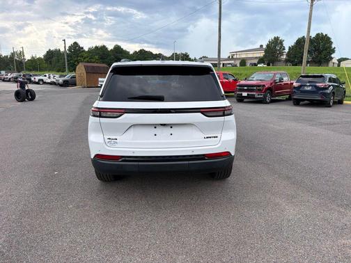 Bright White Clearcoat 2023 Jeep Grand Cherokee Limited