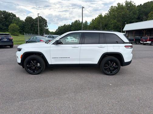 Bright White Clearcoat 2023 Jeep Grand Cherokee Limited
