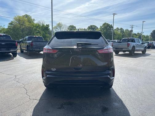 Agate Black Metallic 2024 Ford Edge SE