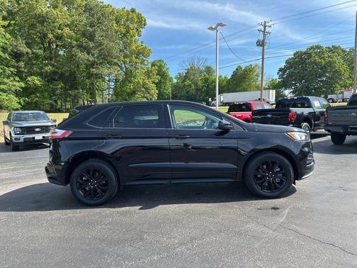 Agate Black Metallic 2024 Ford Edge SE
