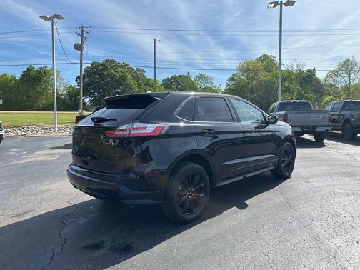 Agate Black Metallic 2024 Ford Edge SE