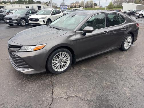 2019 Toyota Camry Hybrid XLE