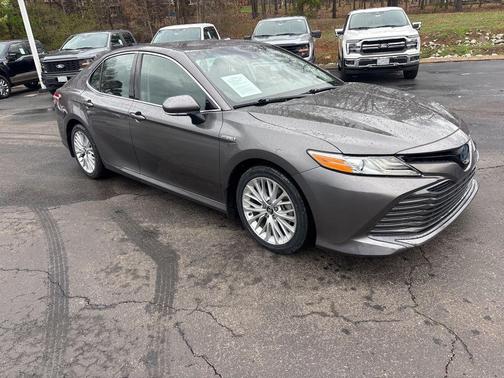 2019 Toyota Camry Hybrid XLE