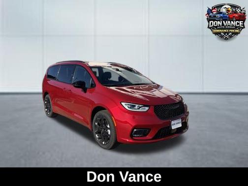 Red Hot Pearlcoat 2026 Chrysler Pacifica L