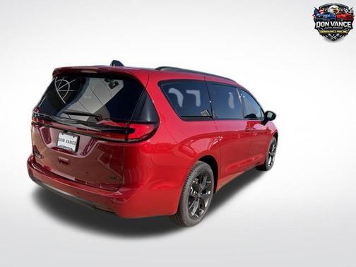 Red Hot Pearlcoat 2026 Chrysler Pacifica L