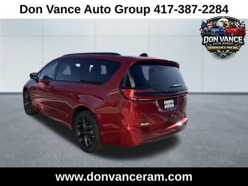 Red Hot Pearlcoat 2026 Chrysler Pacifica L