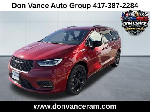 Red Hot Pearlcoat 2026 Chrysler Pacifica L