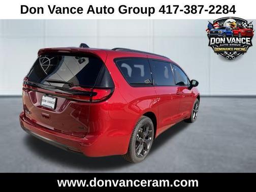 Red Hot Pearlcoat 2026 Chrysler Pacifica L