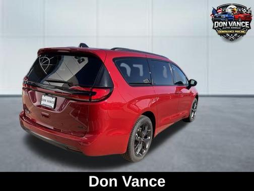 Red Hot Pearlcoat 2026 Chrysler Pacifica L