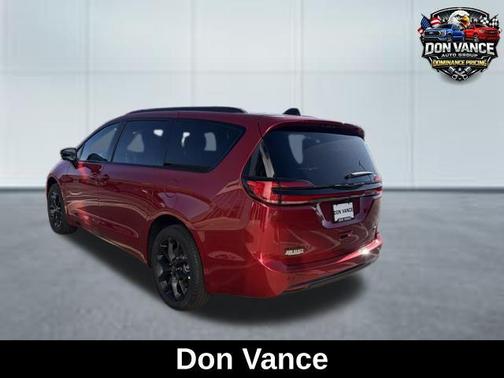 Red Hot Pearlcoat 2026 Chrysler Pacifica L