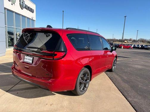 2026 Chrysler Pacifica L