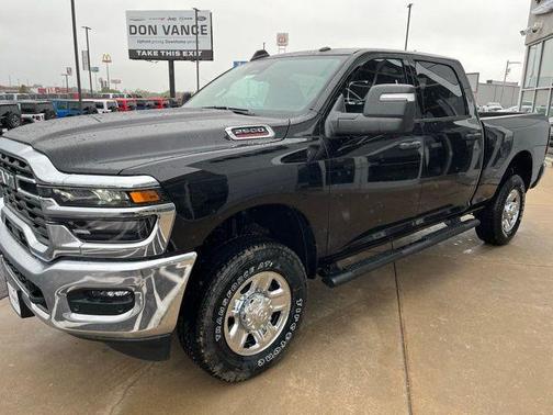 2025 RAM 2500 Tradesman Crew Cab 4x4 6'4' Box