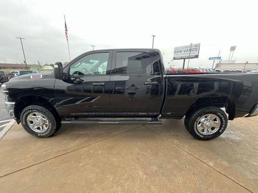 2025 RAM 2500 Tradesman Crew Cab 4x4 6'4' Box