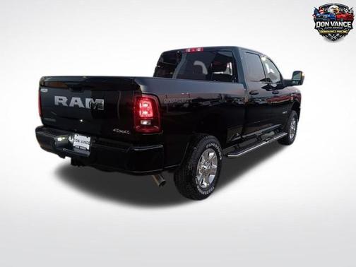 Diamond Black Crystal Pearlcoat 2026 RAM 2500 Big Horn Crew Cab 4x4 6'4' Box